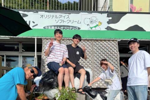 田子ボートダイビングの帰りにグリーンヒル土肥で記念撮影する参加者