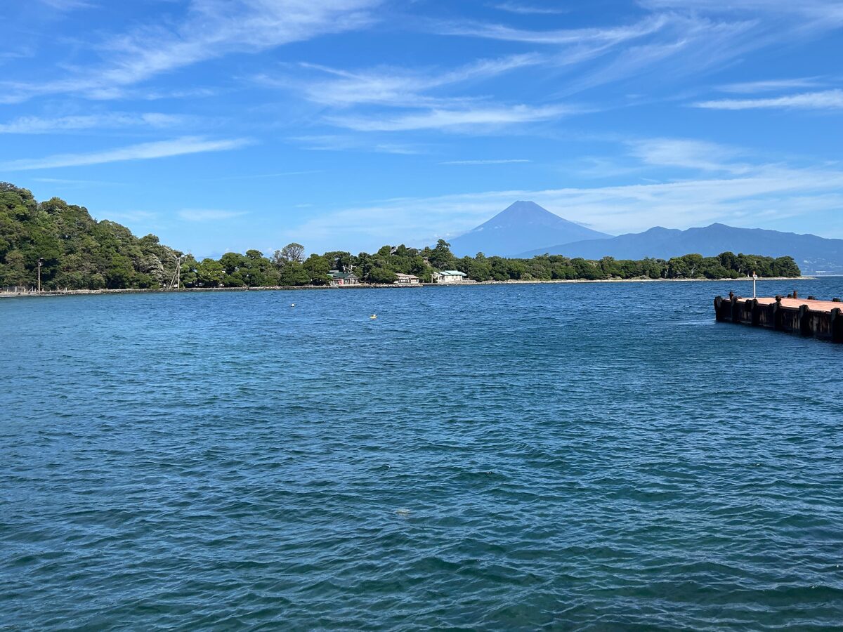 富士山と海を背景にしたPeacefulのイメージ(初心者コース)