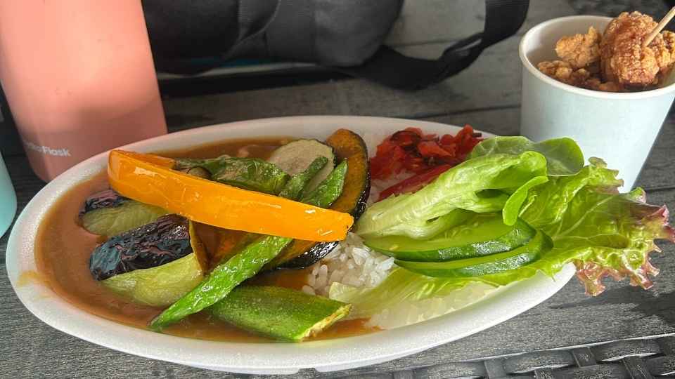 大瀬崎・宮本軒の色鮮やかな夏野菜カレー
