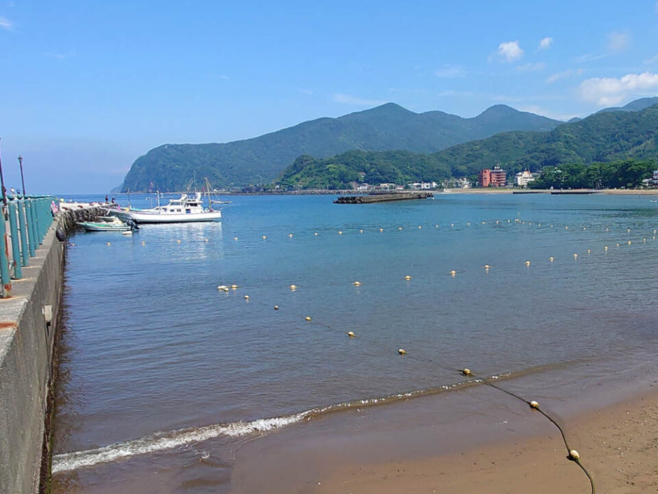 土肥の海と港町の風景