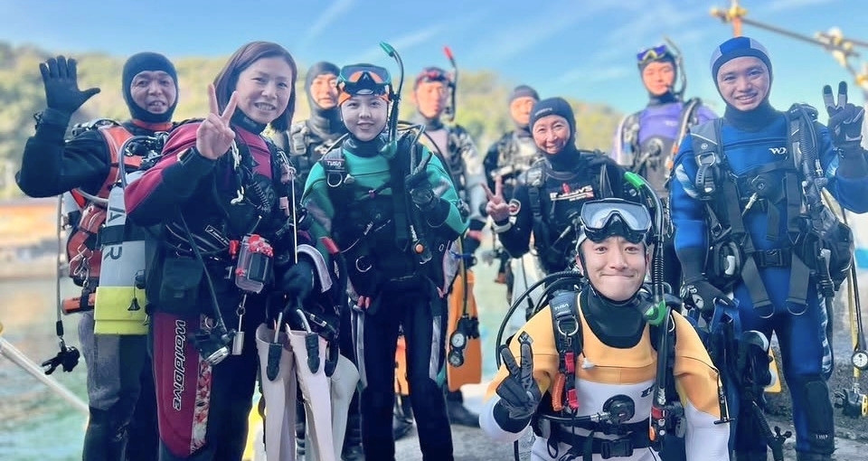 東京・神奈川から伊豆ダイビングに参加するダイバーとPeacefulの集合写真